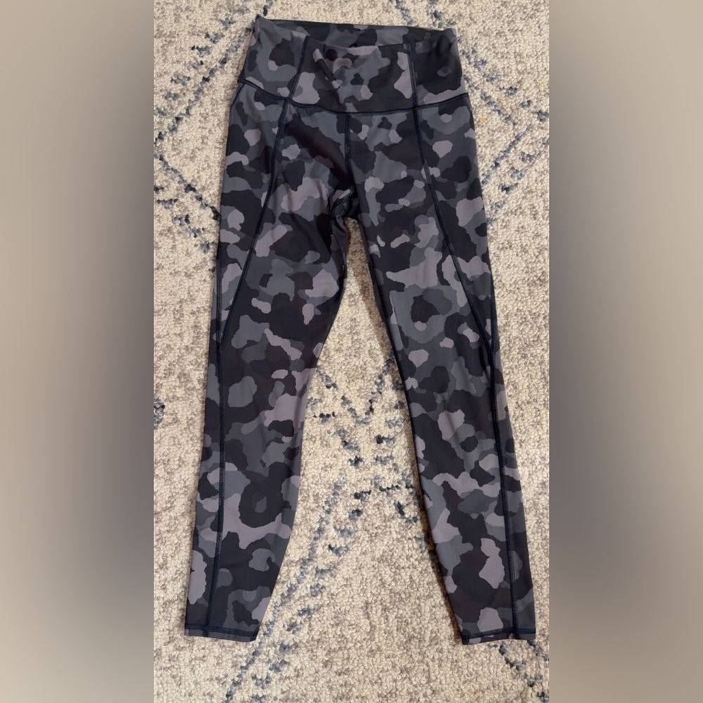 Athleta lightening camo 7/8 tight